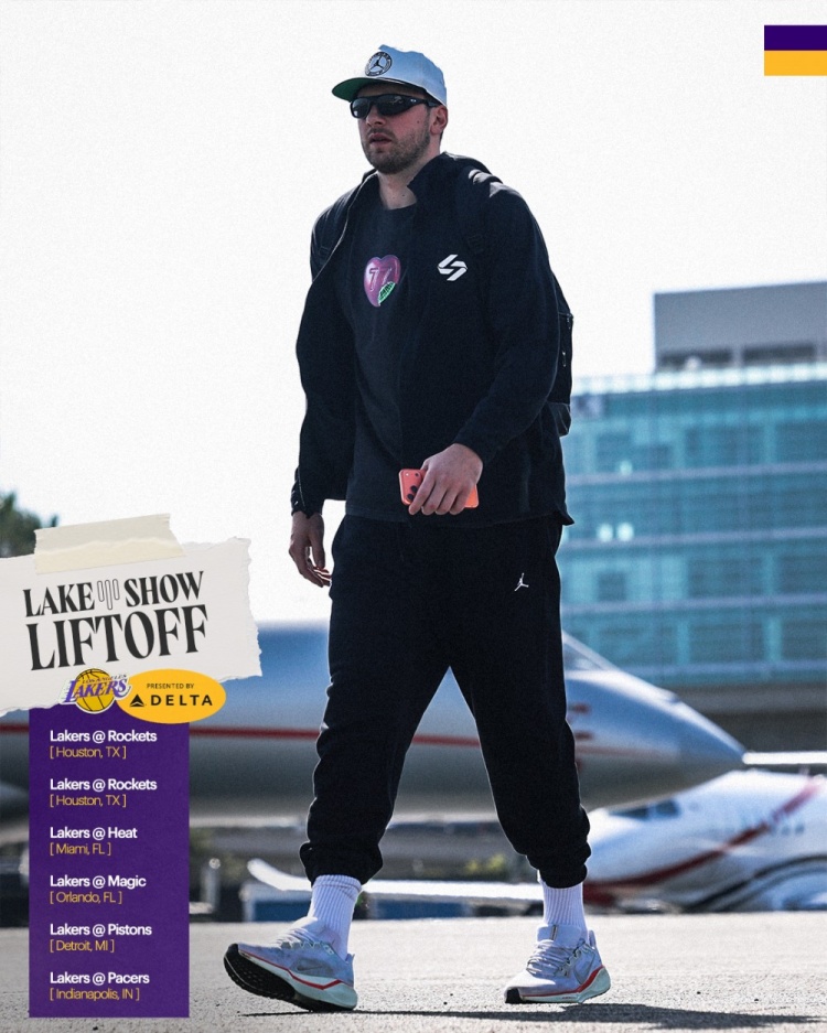 开云下载-开启六连客！湖人官推晒客场之旅登机照：出差