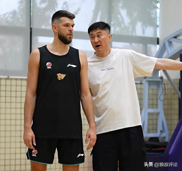 kaiyun-广东vs广州季后赛G1前瞻：杜锋完整阵容迎主场首秀 徐昕欲反戈旧主